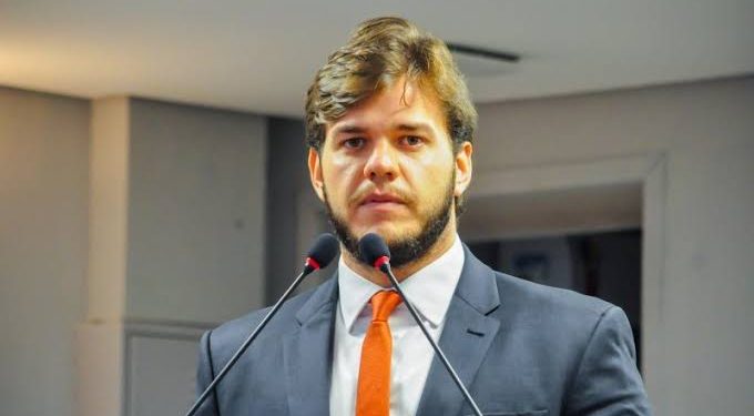 Bruno promove mudanças e retornos na gestão em Campina Grande