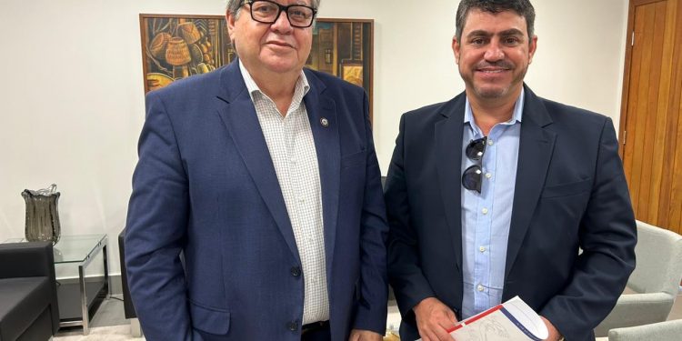 Dinho e João Azevêdo se reúnem para discutir propostas de recuperação econômica do Centro Histórico