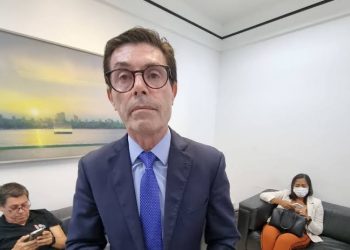 João Azevêdo ganha quebra de braço com Cícero e mantém aliado no comando do PDT