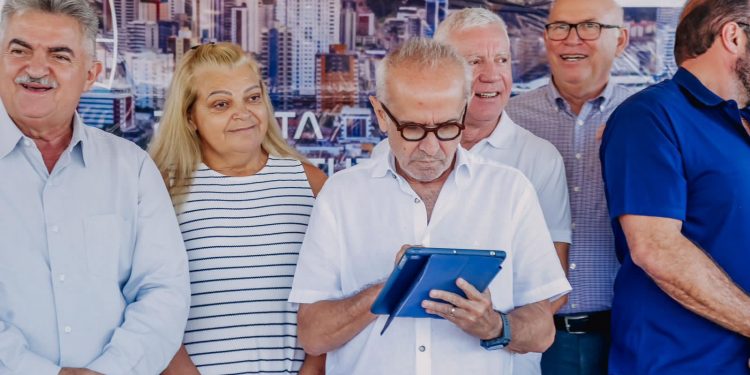 Cícero autoriza obras em mais nove ruas em João Pessoa