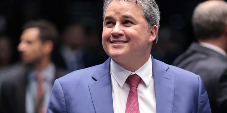 Senado aprova projeto de Efraim que prorroga desoneração da folha para 17 setores