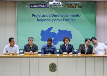 Na Codevasf, Efraim participa da assinatura da Ordem de Serviço para pavimentação, entrega de máquinas e equipamentos na Paraíba