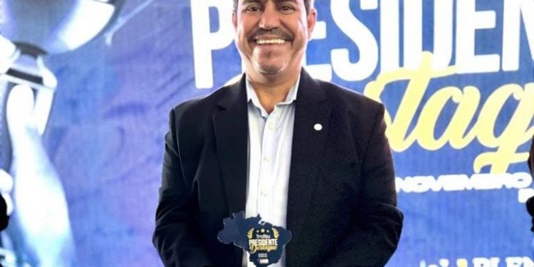 Presidente da CMJP, Dinho recebe da UVB ‘Troféu Presidente Destaque’