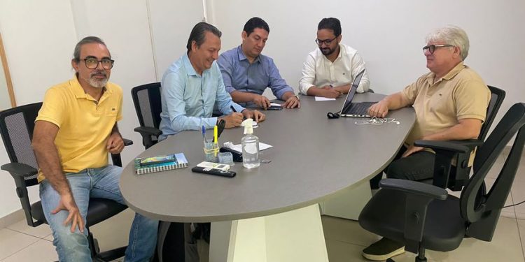 Bastidores: presidente do PT e aliados de Cida e Cartaxo vão à mesa com Tibério Limeira em JP