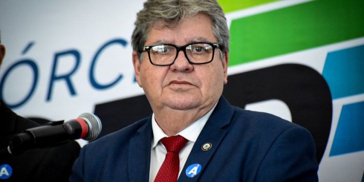 Governador anuncia pagamento do 13º e garante pagar folha de dezembro até o Natal