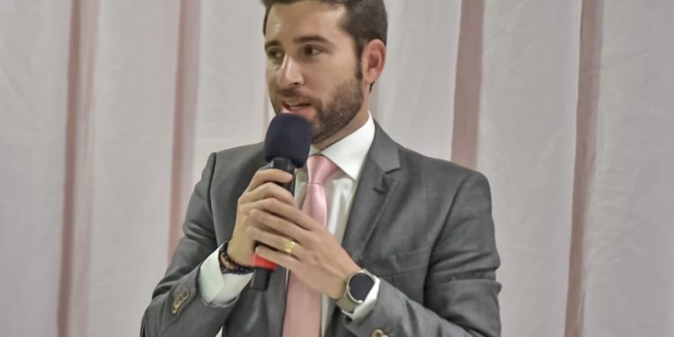 Proposta de Michel Henrique cria a Semana de Conscientização sobre os males do uso intenso de celulares por crianças