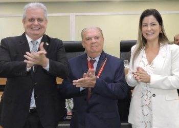 ALPB concede Medalha Pedro Gondim ao médico Severino Batista de Carvalho