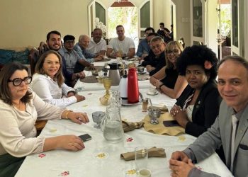 Após posse de quatro novos vereadores, oposição na CMCG almoça com Lucas Ribeiro