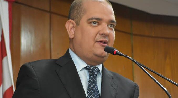 Bruno Farias ironiza potencial eleitoral de Cartaxo: “Não tem voto nem dentro o PT”