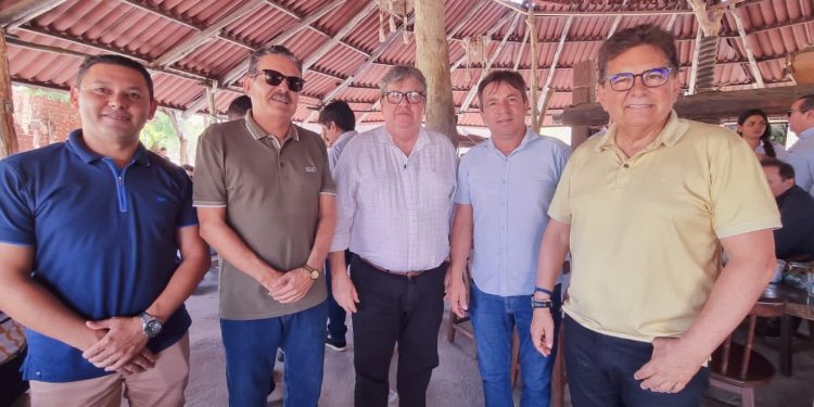 Tião Gomes solicita ao governador obra da estrada entre Casserengue e Barra de Santa Rosa: “Vai ligar o Sertão ao Brejo”