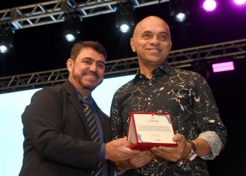 Jornalista Paulo de Pádua é homenageado durante aniversário da TV Câmara