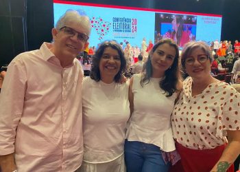 Após revogação de cautelares, Ricardo, Márcia e Estela se encontram em evento do PT