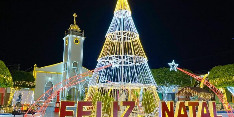 Nelinho Costa encanta Cacimba de Dentro com brilho do ‘Natal Iluminado 2023’