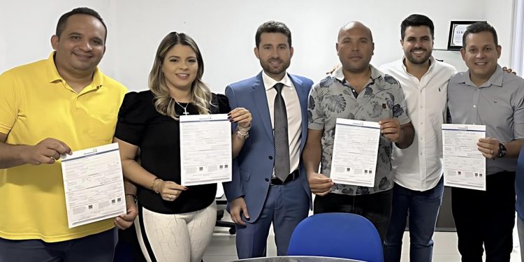 Após articulações com o PDT, pré-candidatos se filiam ao Republicanos, em João Pessoa