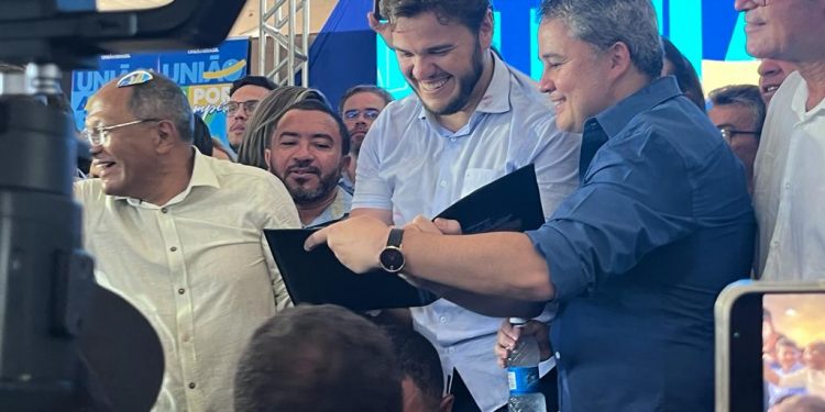 Bruno Cunha Lima oficializa filiação ao União Brasil