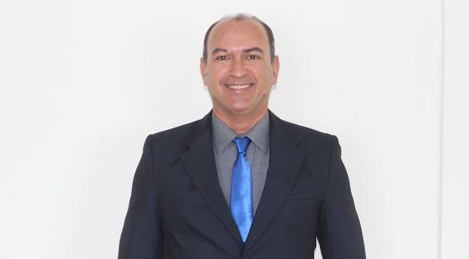 Presidente da Câmara de Lucena tenta impedir que servidores recebam 13º, mas sofre derrota