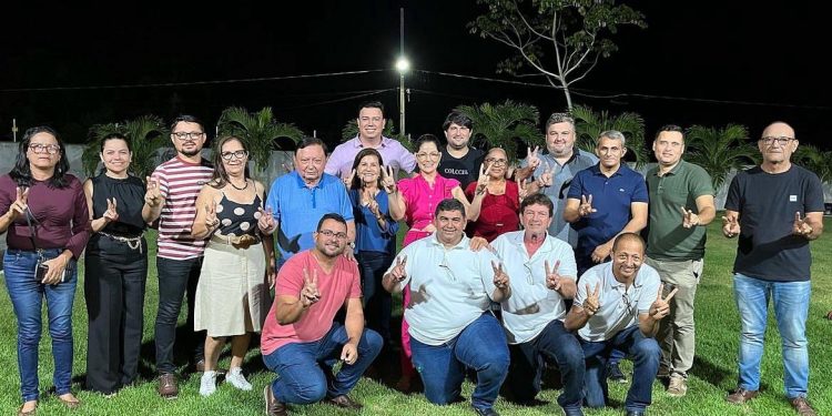 Danielle do Vale reúne grupo político e esclarece desistência de Dr. Zenóbio, em Mamanguape