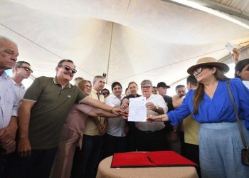 Tião Gomes acompanha governador durante autorização das obras da PB-123 entre Pocinhos e Algodão de Jandaíra