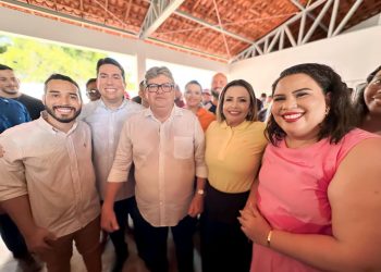 João Azevêdo prestigia prefeita Luciene, entrega Condomínio Cidade Madura e garante mais de R$ 5 milhões para a Saúde de Bayeux