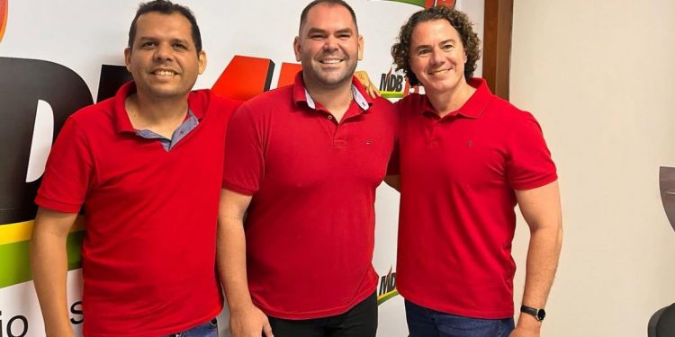 Liderando pesquisas em Alagoinha, Alirio troca PP pelo MDB