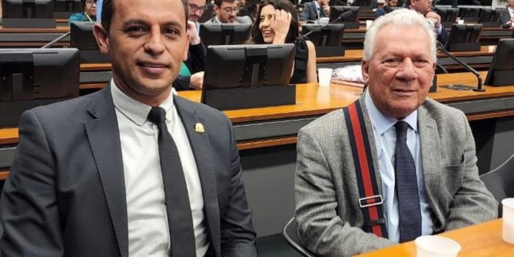 Prefeito de Cajazeiras bate o martelo e anuncia auxiliar como candidato a sucessão