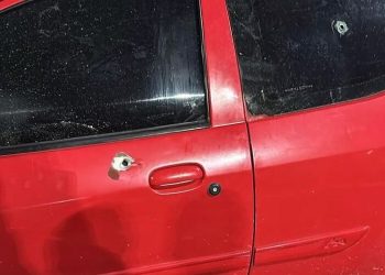 Carro de vereador é alvejado por tiros em Cabedelo