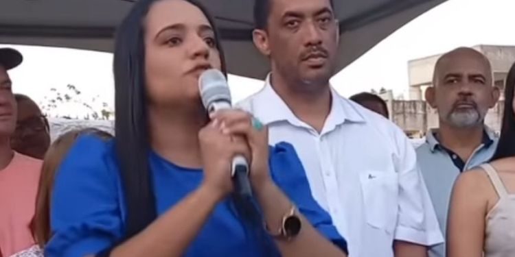 Prefeito paraibano lança namorada como candidata a sucessão