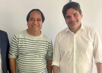 Bastidores: pedidos excessivos do ex-prefeito de Lucena causam irritação em Murilo Galdino