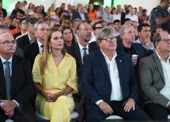 João Azevêdo inaugura novo prédio de escola construída em parceria com a Unimed