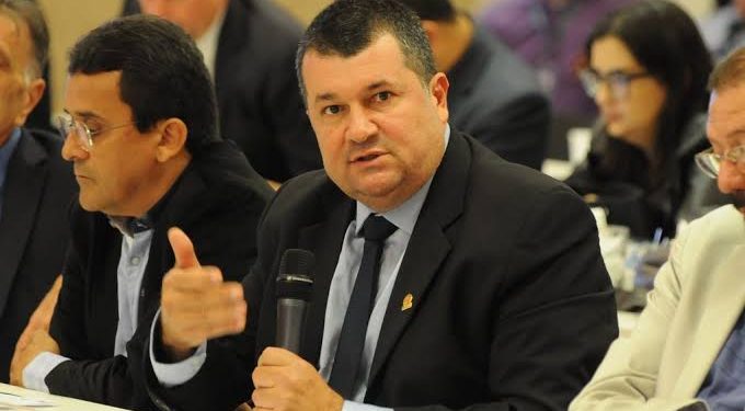 Justiça suspende decisão da Câmara de Sobrado que reprovou contas de George Coelho