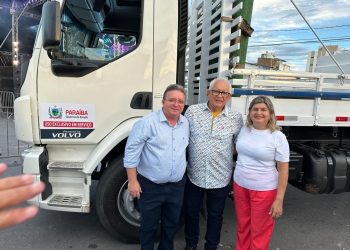 Secretária Executiva da Pesca, Silvia Cunha participa da entrega de caminhão para fortalecer a piscicultura em toda a PB