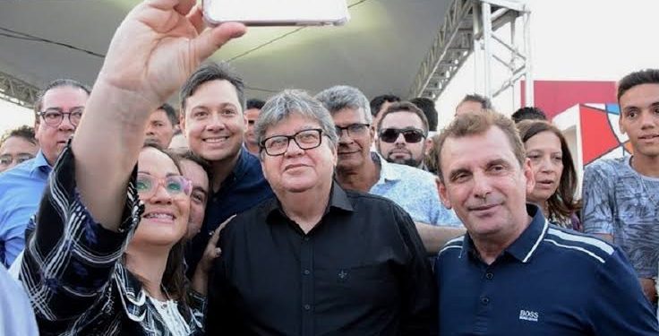 João ignora tese de “neutralidade” e reafirma apoio a Chico Mendes em Cajazeiras