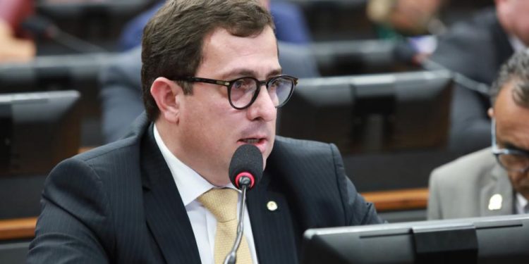 Gervasio oficializa saída do PSB do bloco de apoio a Arthur Lira na Câmara