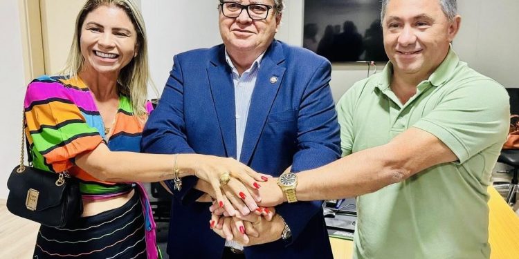 João Azevêdo entra em campo e consegue unir oposição e situação em Soledade