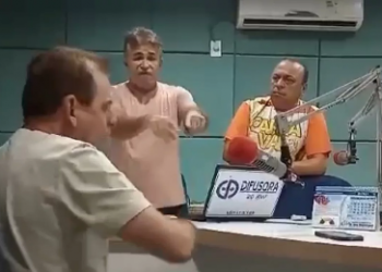 Após bate-boca com Chico Mendes, diretor de rádio em Cajazeiras pede demissão