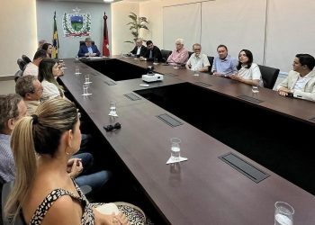 Danielle participa ao lado do governador João Azevêdo, da assinatura de ordem de serviço da restauração da PB-085