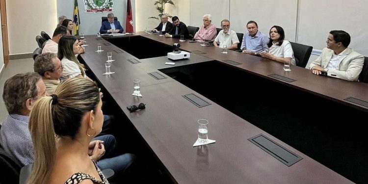 Danielle participa ao lado do governador João Azevêdo, da assinatura de ordem de serviço da restauração da PB-085