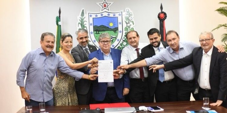 Deputado Tião Gomes celebra autorização para restauração de mais uma estrada no Brejo da Paraíba