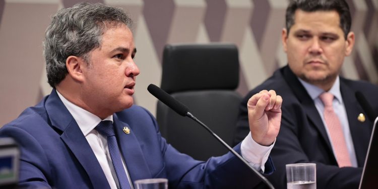 CCJ do Senado aprova PEC das drogas, que vai a Plenário