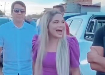 Após se separar do filho de Aluísio Régis, prefeita de Conde surge com novo affair