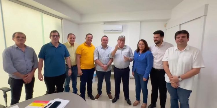 João Azevêdo bate o martelo e define chapa que disputará eleições em Itapororoca pelo PSB