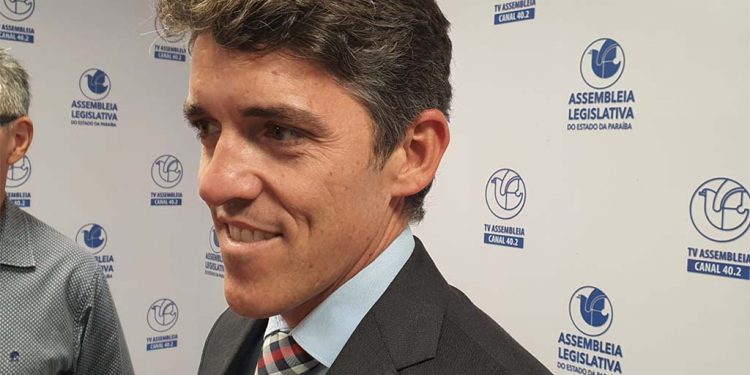 Organização do São João de CG desmente Tovar e divulga print com convite enviado