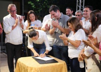 Danielle do Vale comemora pavimentação asfáltica da Senador Ruy Carneiro, em Mamanguape