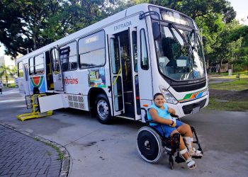 Cícero entrega 35 novos ônibus para renovação da frota da Capital, que se torna a 3ª mais nova do Nordeste