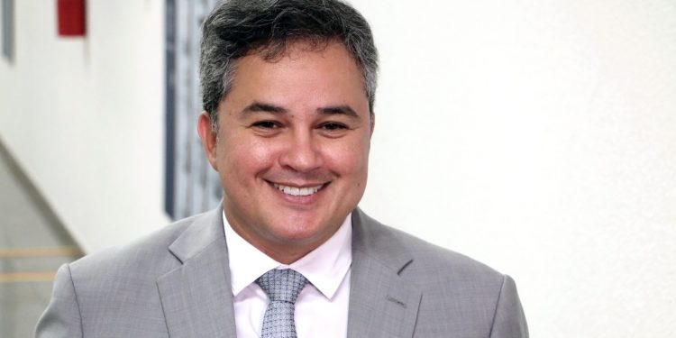 Efraim destina R$21 milhões em emendas para a saúde de 46 municípios na Paraíba