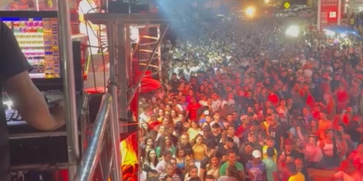 Aliado da oposição em São Bento, empresário faz aniversário e arrasta multidão