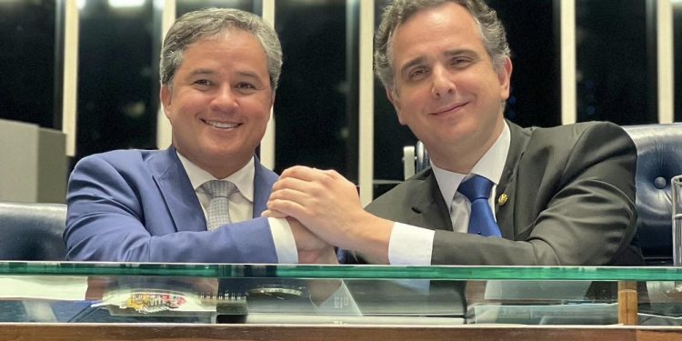 Relatório de Efraim à PEC que criminaliza o porte de drogas é aprovado no Senado