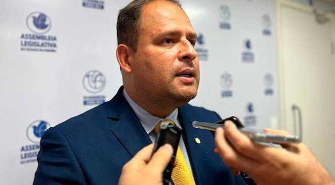 MP formula ação de improbidade contra Eduardo Brito, por contratar empresa de lixo que nunca prestou o serviço