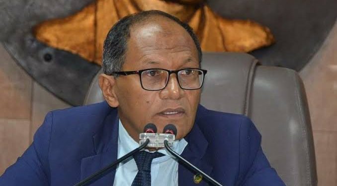 Vereadores de CG aprovam reajuste de 37% nos seus próprios salários e cedem apenas 4,6% aos servidores