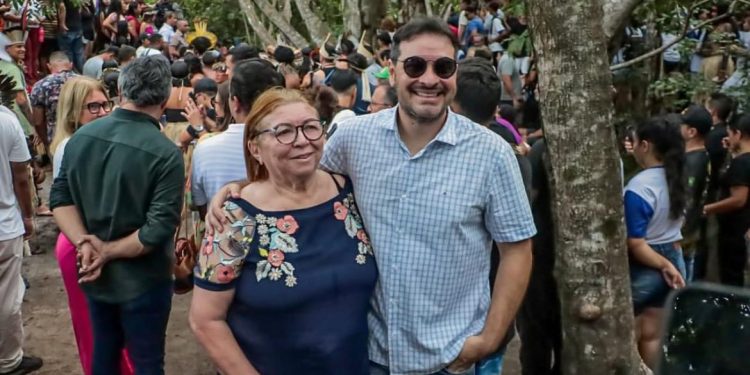 Em Baía da Traição, ‘ex-babá’ do atual prefeito lidera disputa à prefeitura